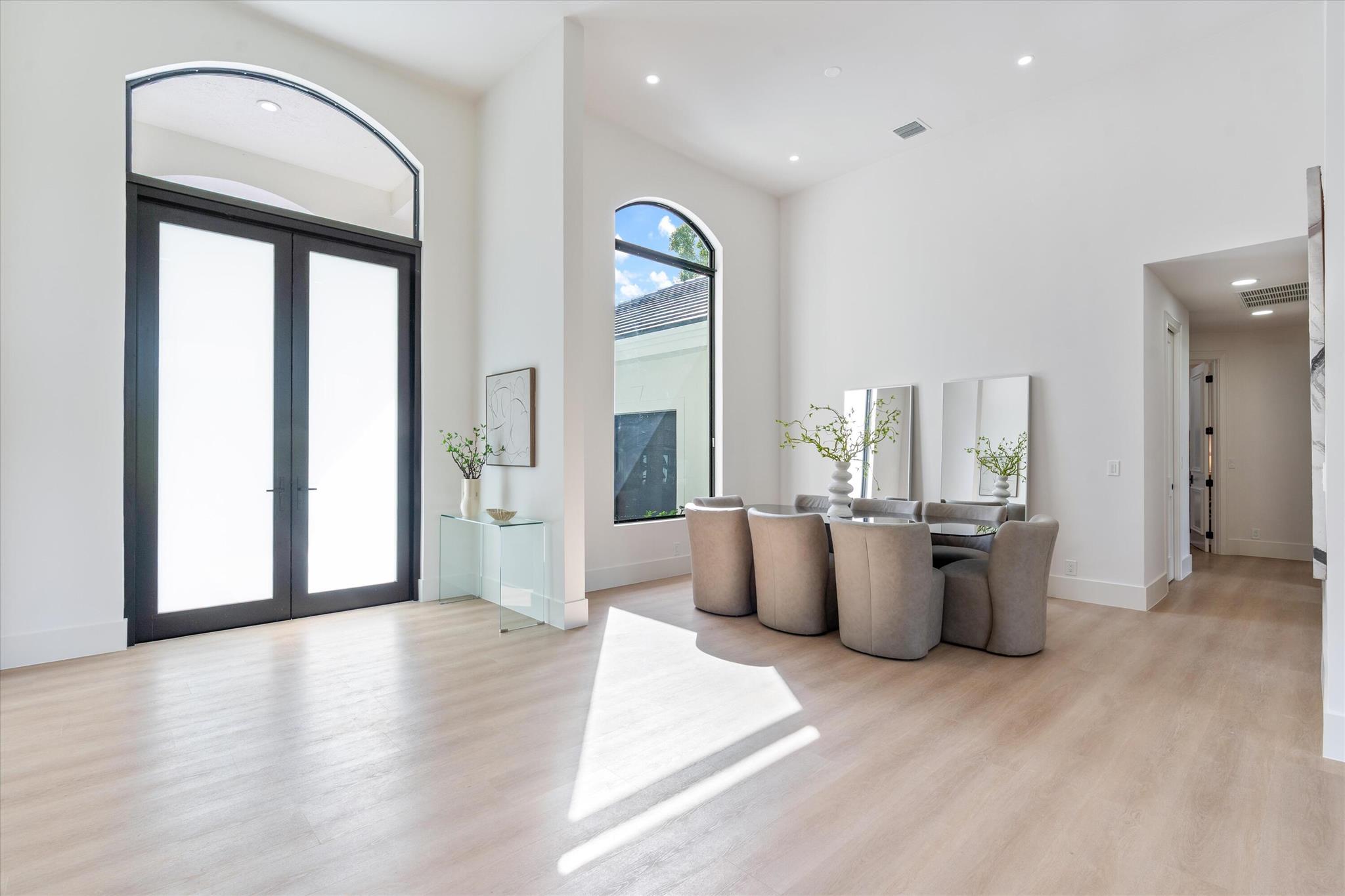 BREAKERS WEST - Residential