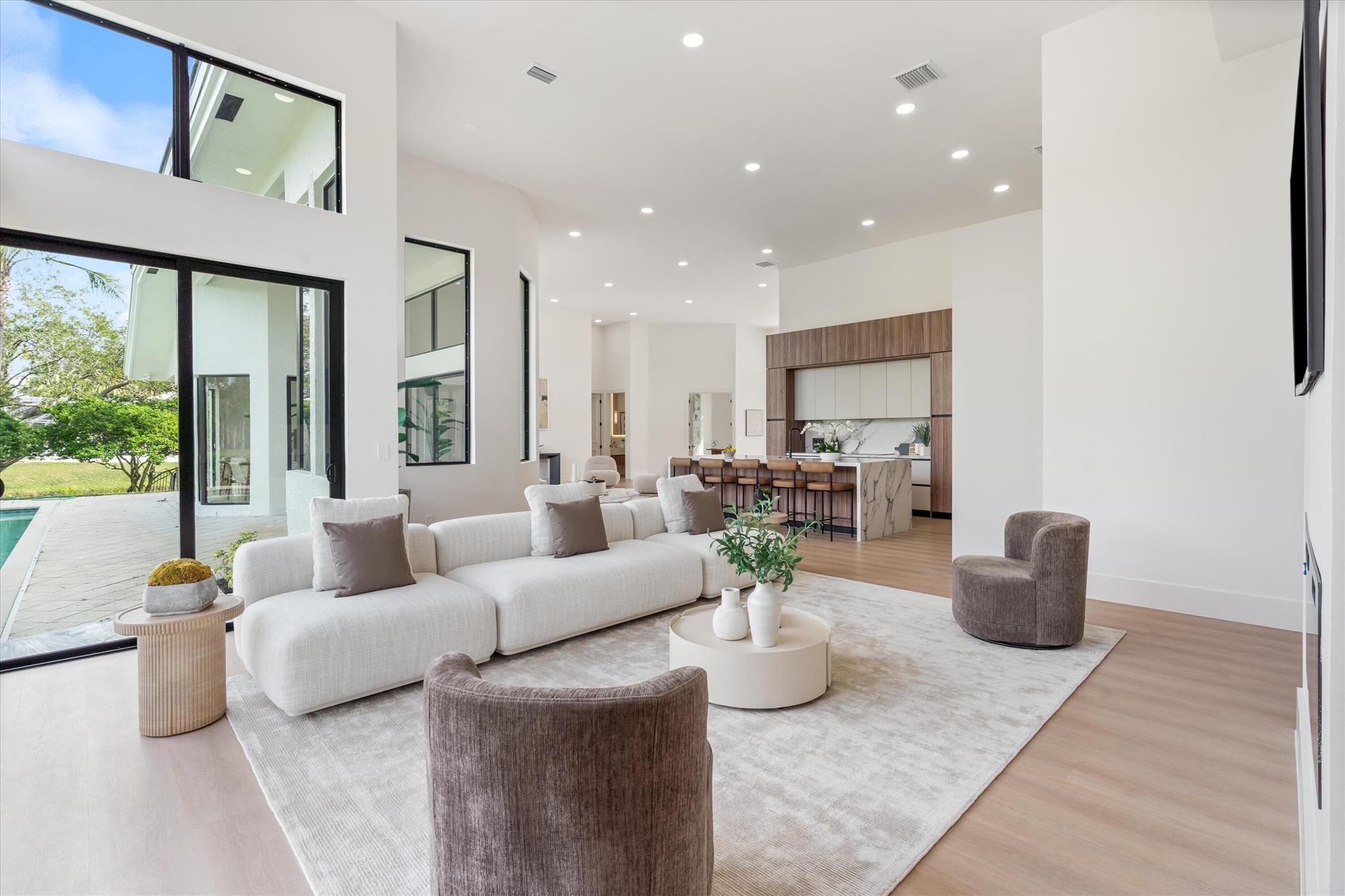 BREAKERS WEST - Residential