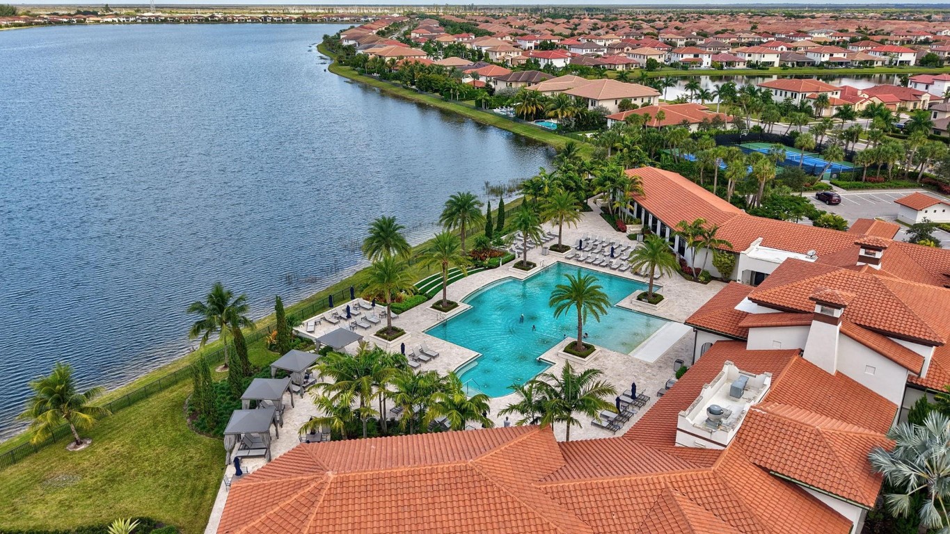 Parkland Bay 183-49 B - Residential