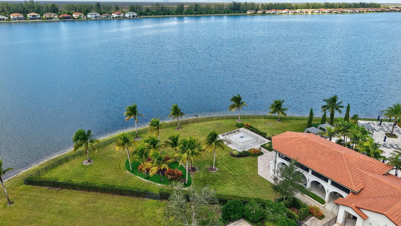 Parkland Bay 183-49 B - Residential