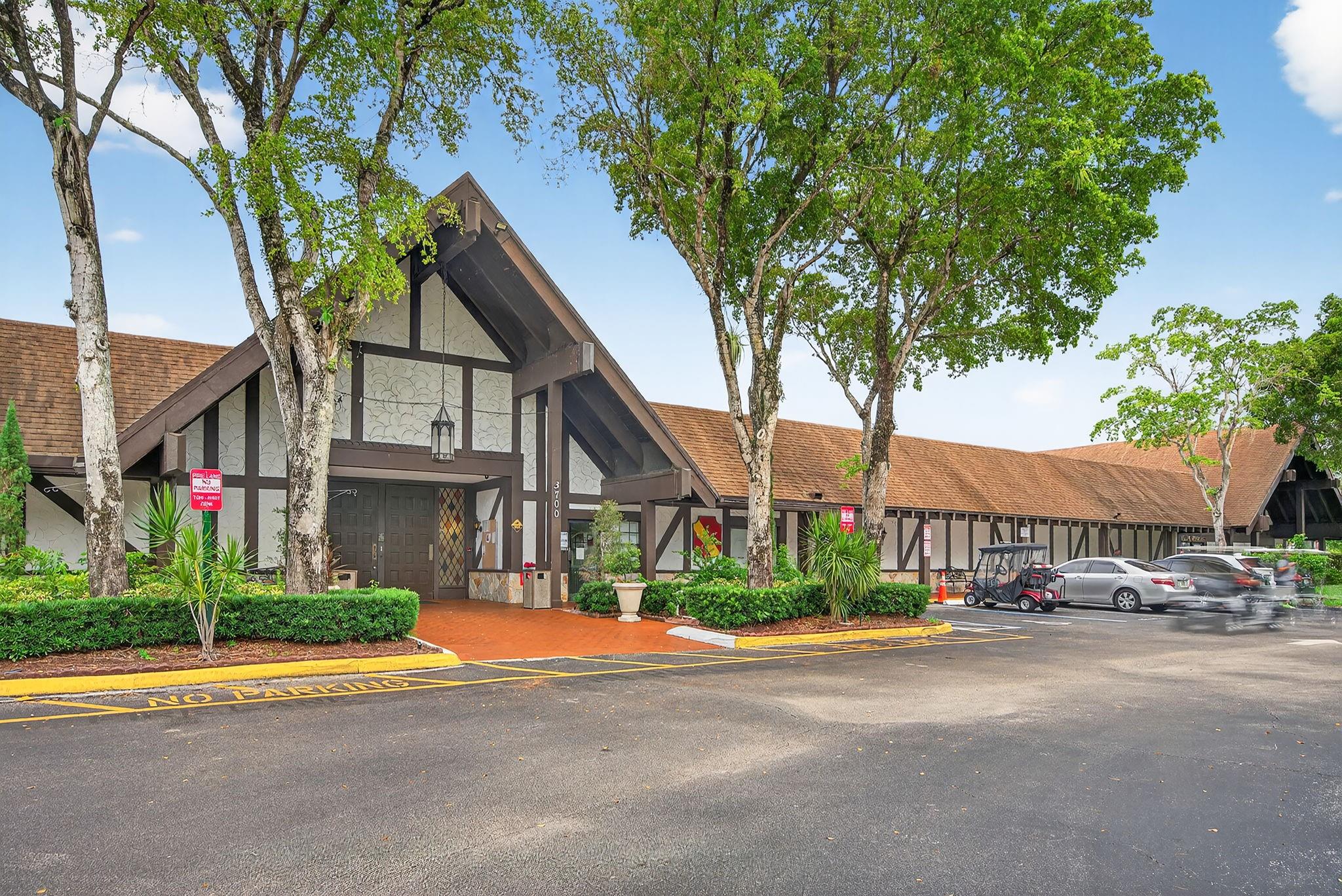 3750 Inverrary Dr 2V