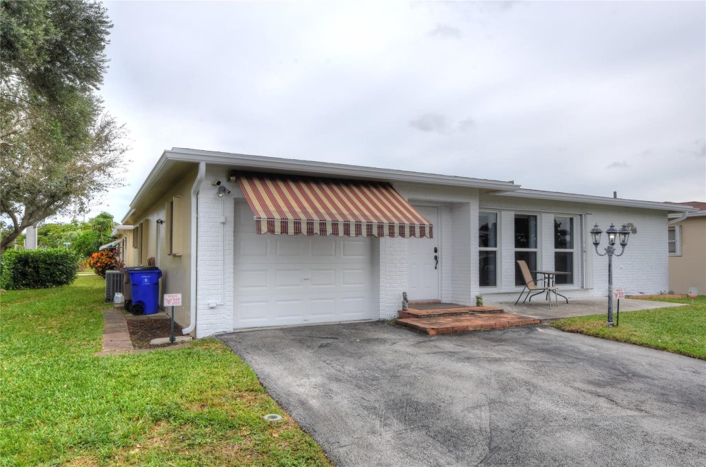 Photo of 4920 NW 15th Avenue, Deerfield Beach, FL 33064 (MLS # F10414929)