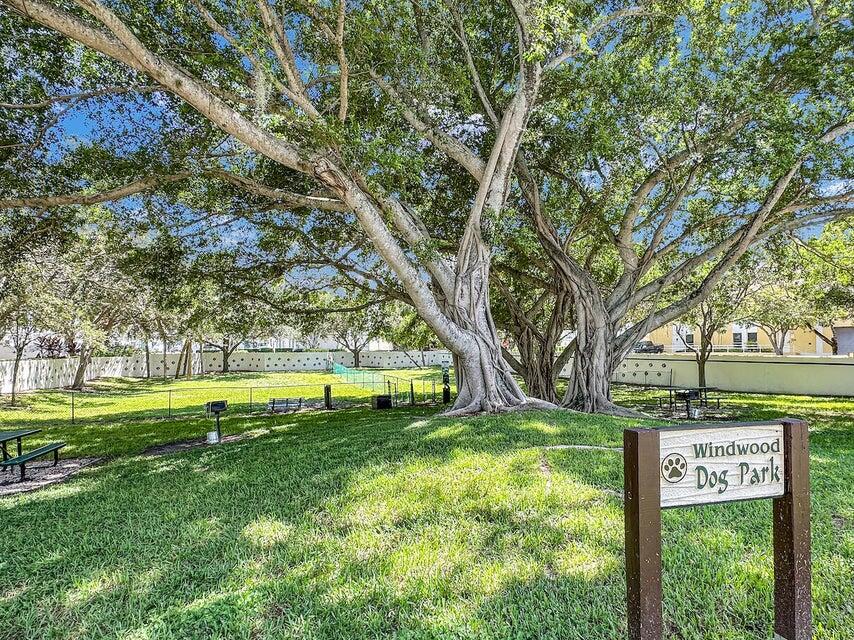 WINDWOOD - Residential Lease