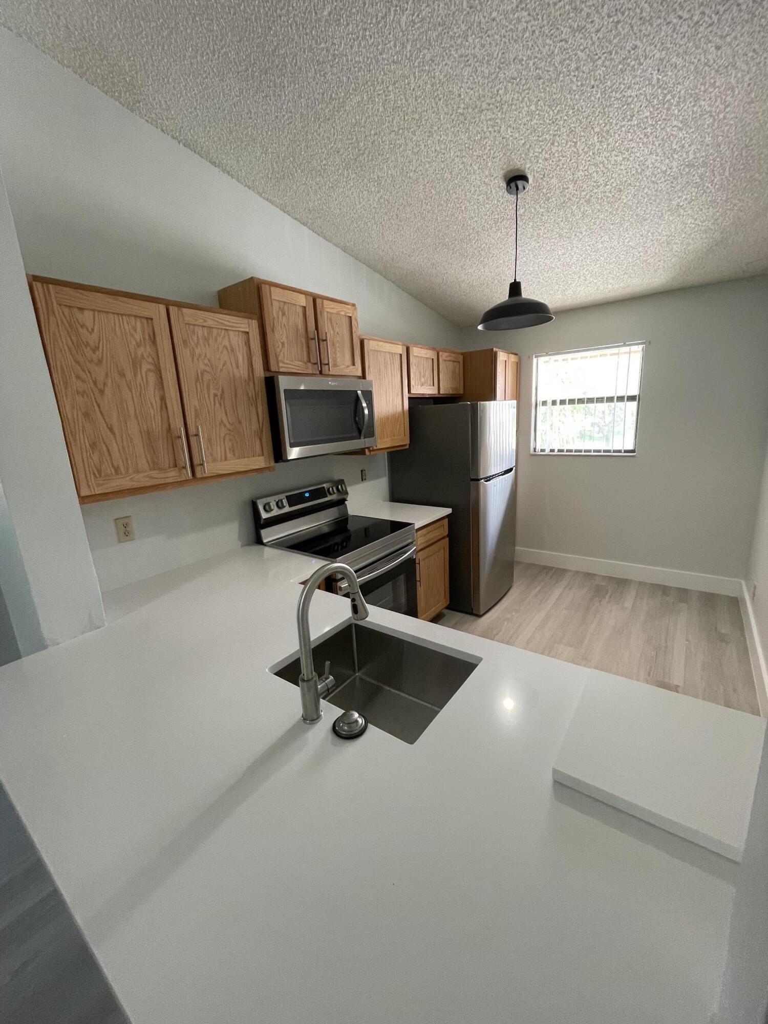 WINDWOOD - Residential Lease