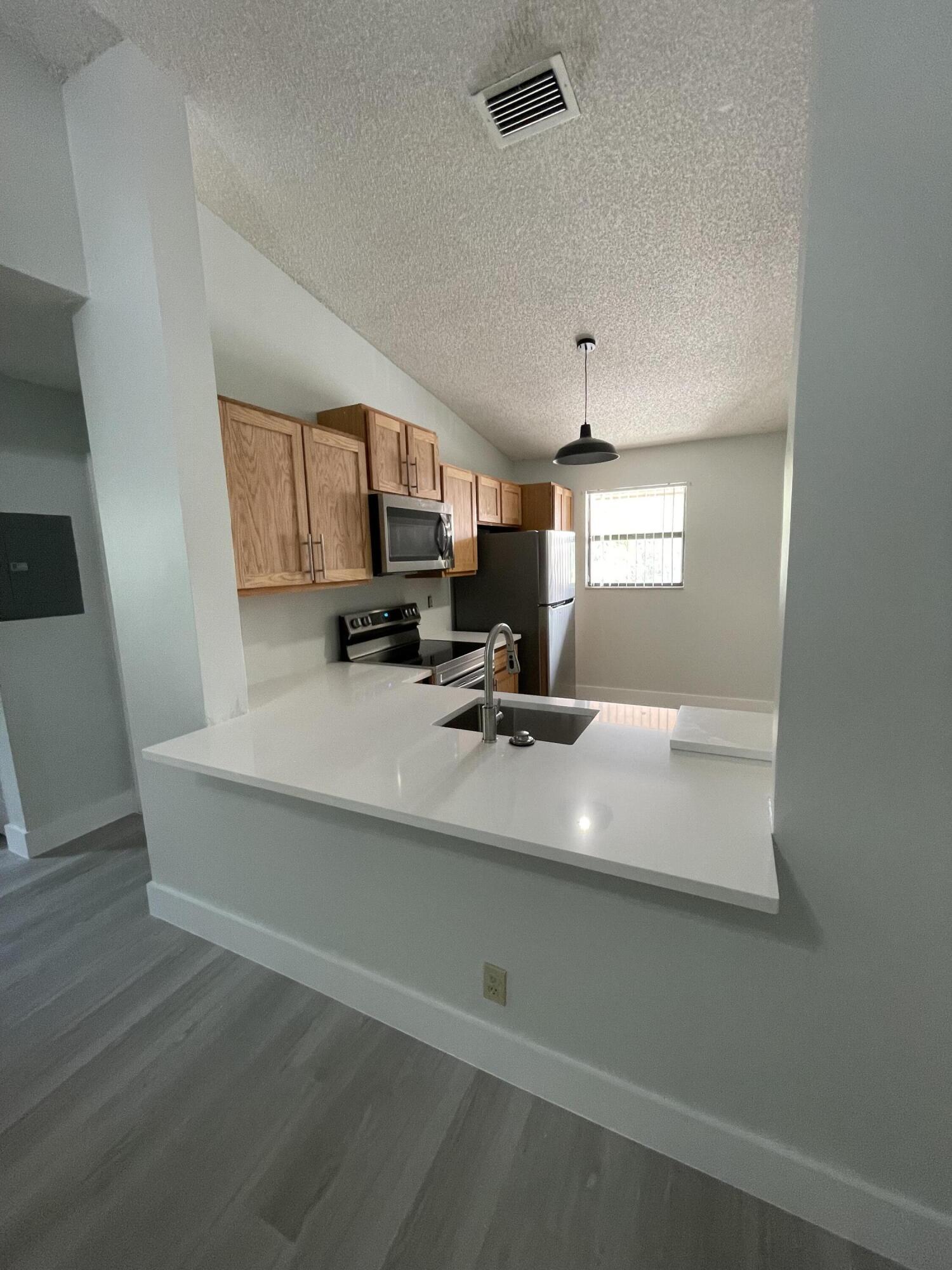 WINDWOOD - Residential Lease