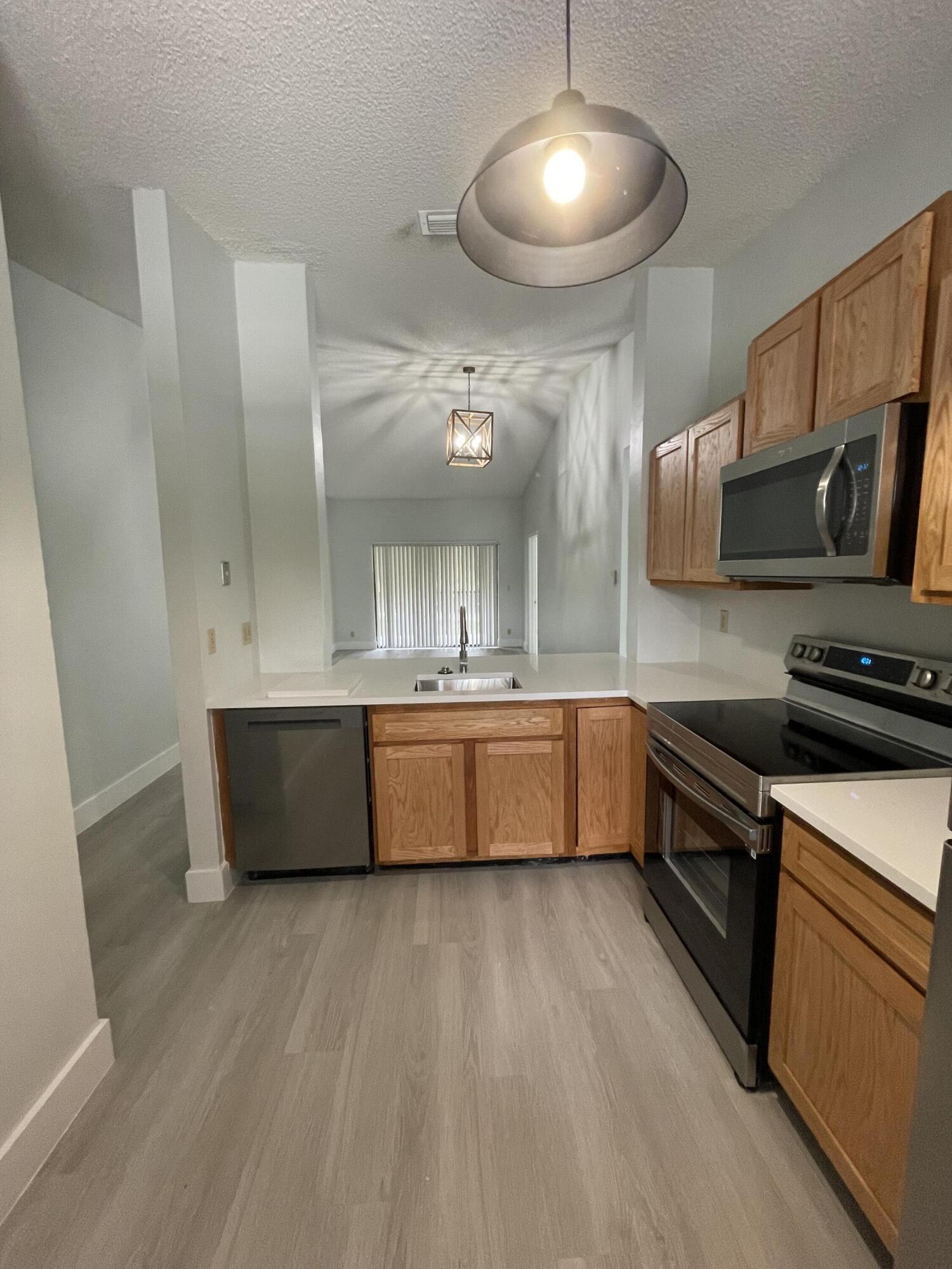 WINDWOOD - Residential Lease