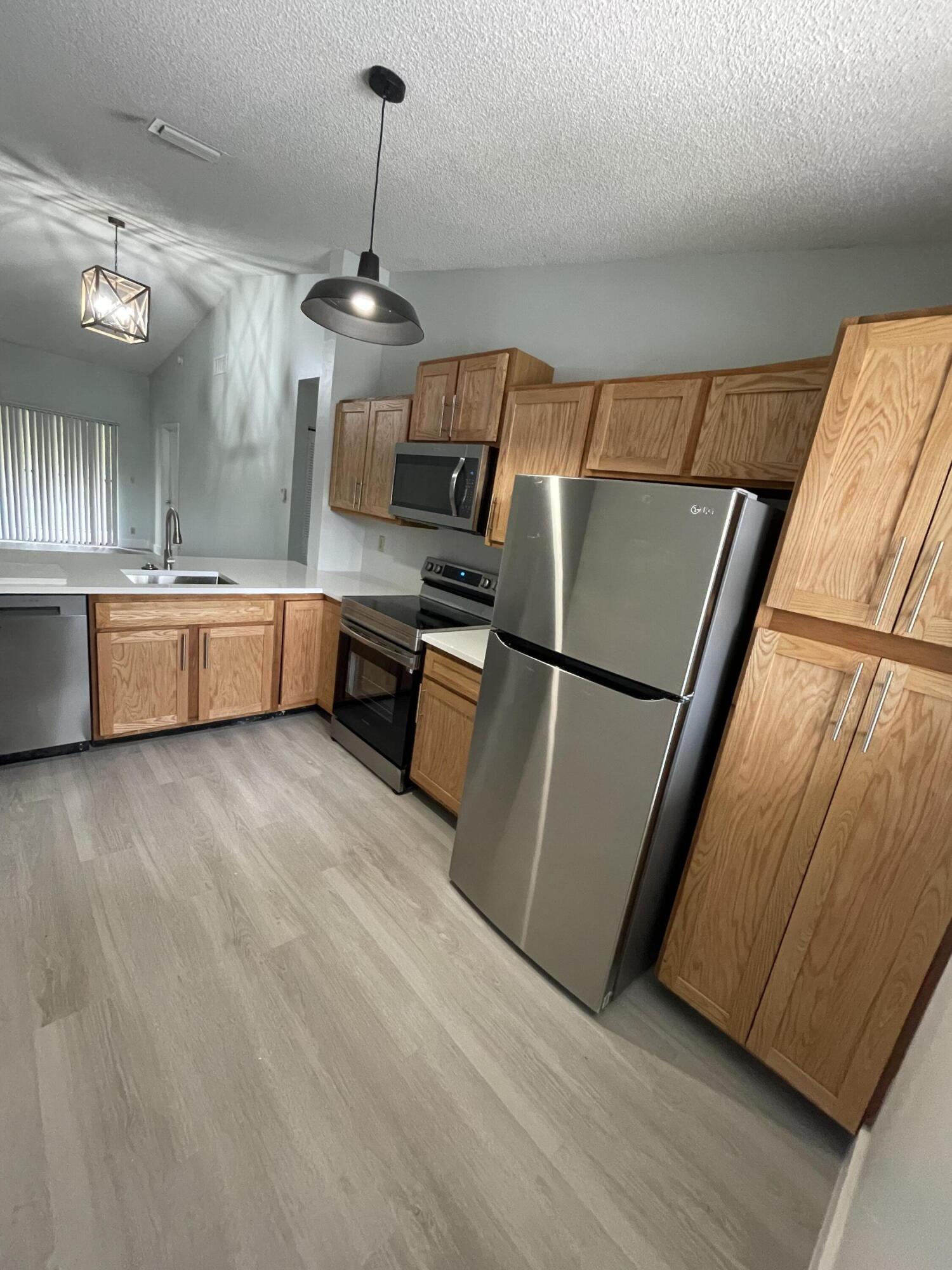 WINDWOOD - Residential Lease