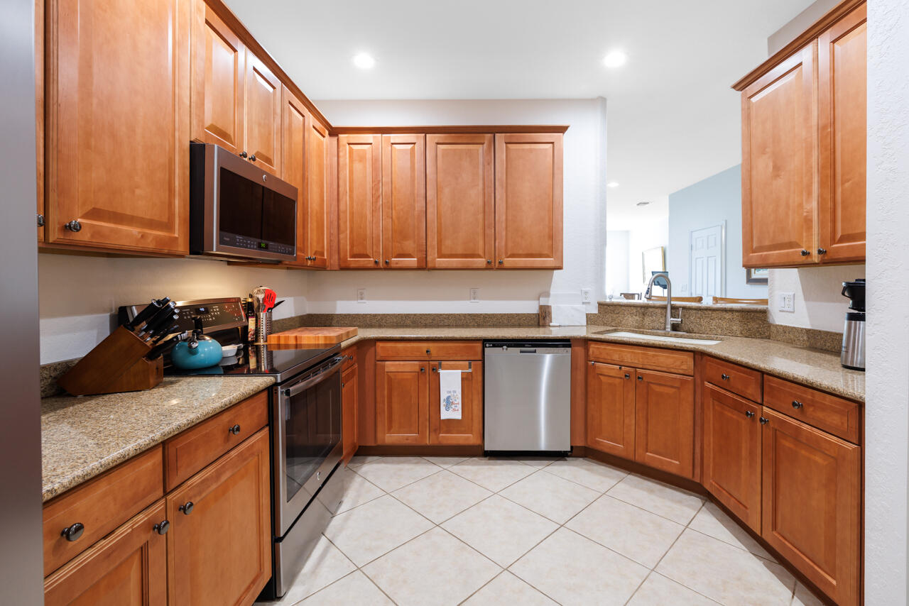 1560 SE Sheffield Terrace 102