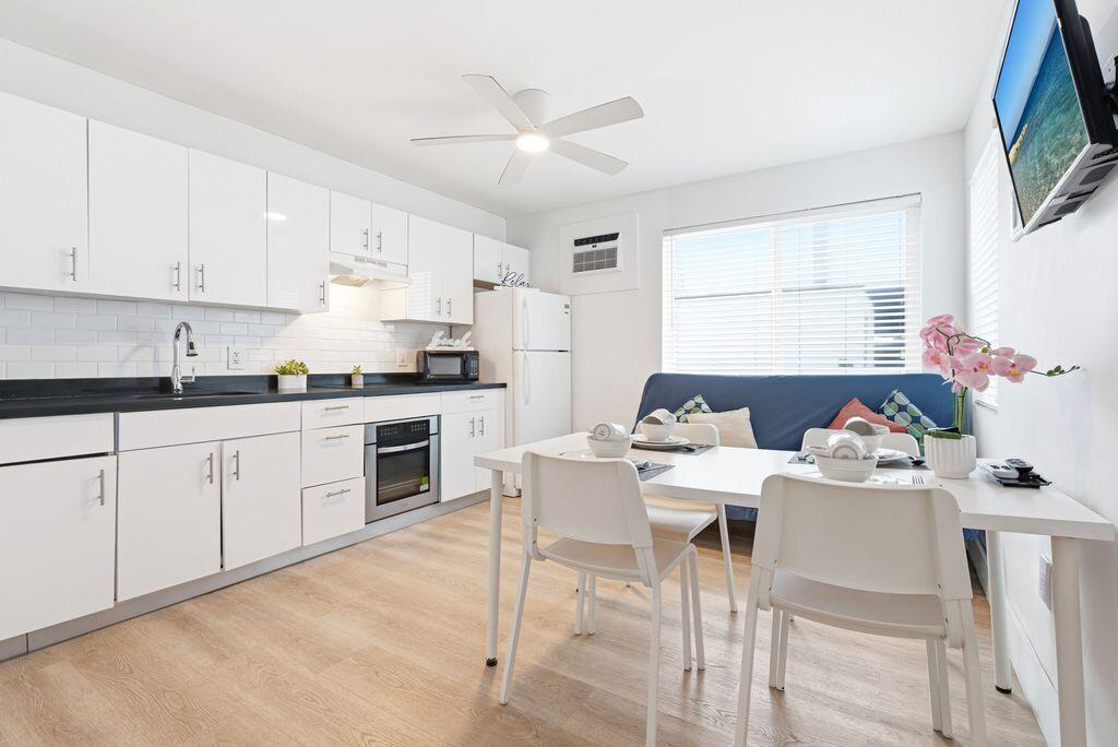HOLLYWOOD BEACH - Residential Lease