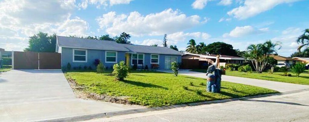 Photo of 113 Swan Parkway W, Royal Palm Beach, FL 33411 (MLS # R10889226)