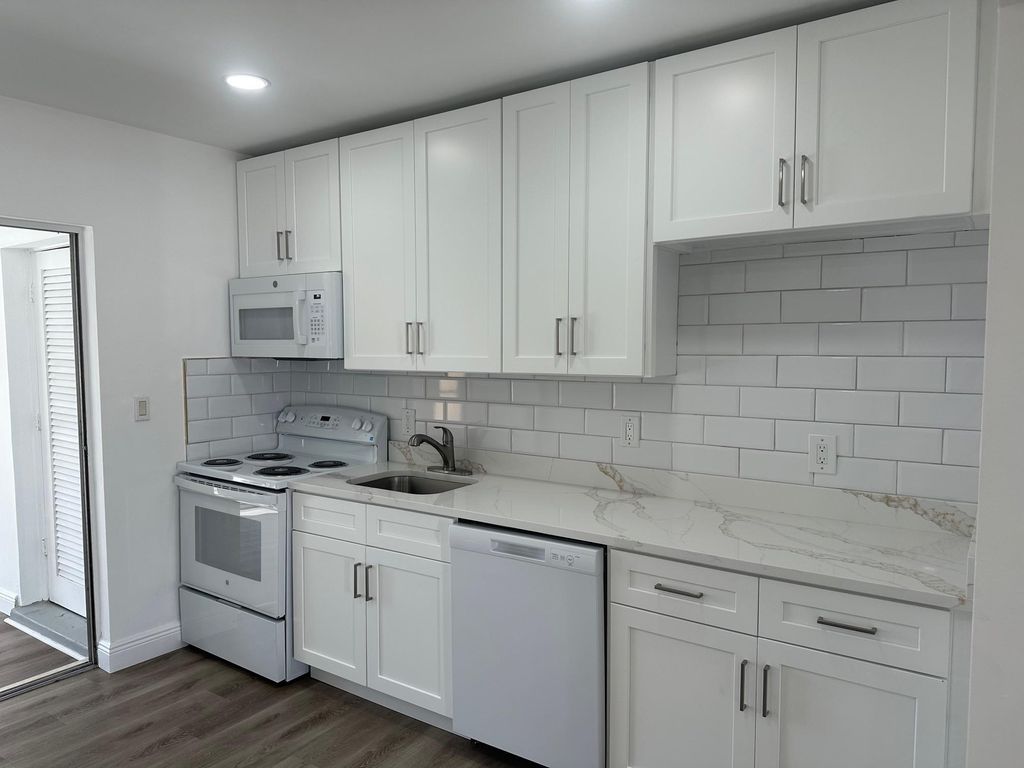 Photo of 1404 SE 3rd Terrace, Deerfield Beach, FL 33441 (MLS # F10494618)