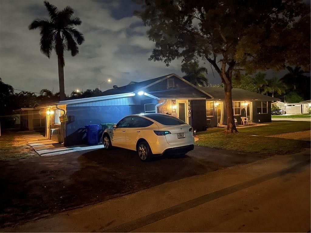 Photo of 1503 NE 15th Avenue S #2, Fort Lauderdale, FL 33304 (MLS # B26029448)