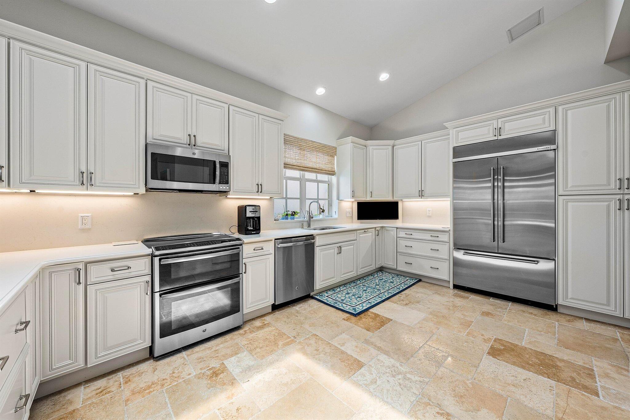 SAILFISH POINT - Residential