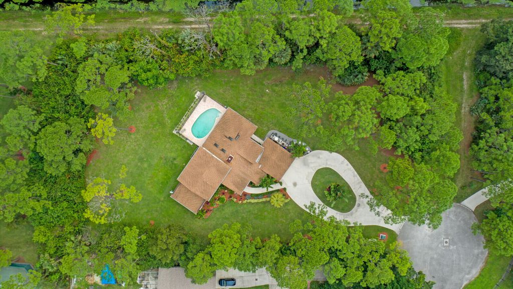 Photo of 17520 Bridle Court NW, Jupiter, FL 33478 (MLS # R11120524)