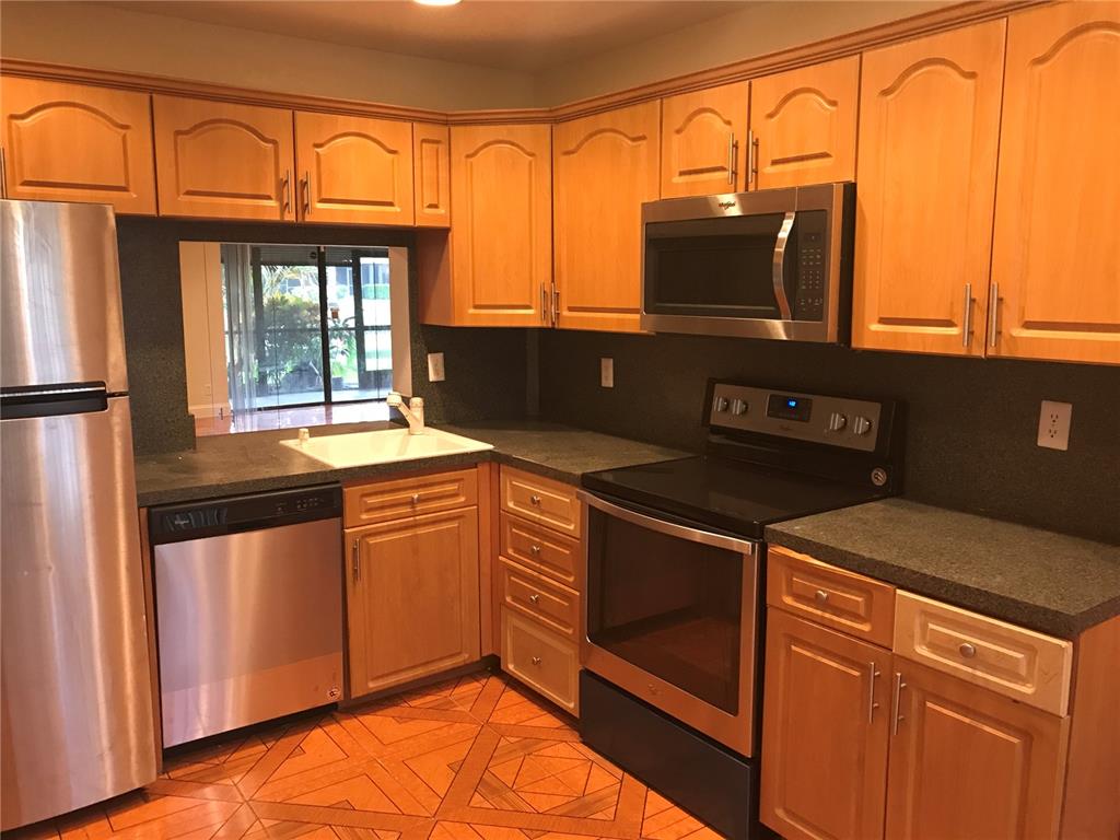 GOLDEN RAINTREE VI - Residential