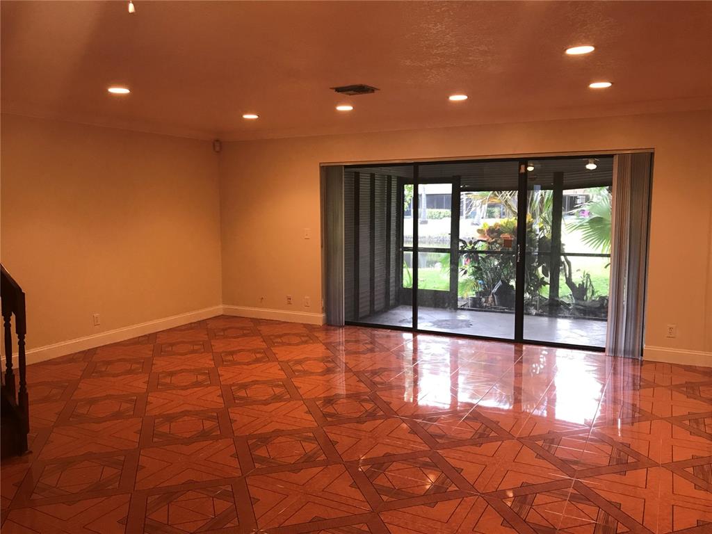 GOLDEN RAINTREE VI - Residential