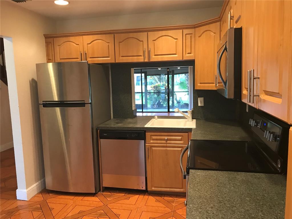 GOLDEN RAINTREE VI - Residential