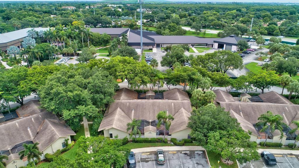 APPLEWOOD VILLAGE 1 - Residential