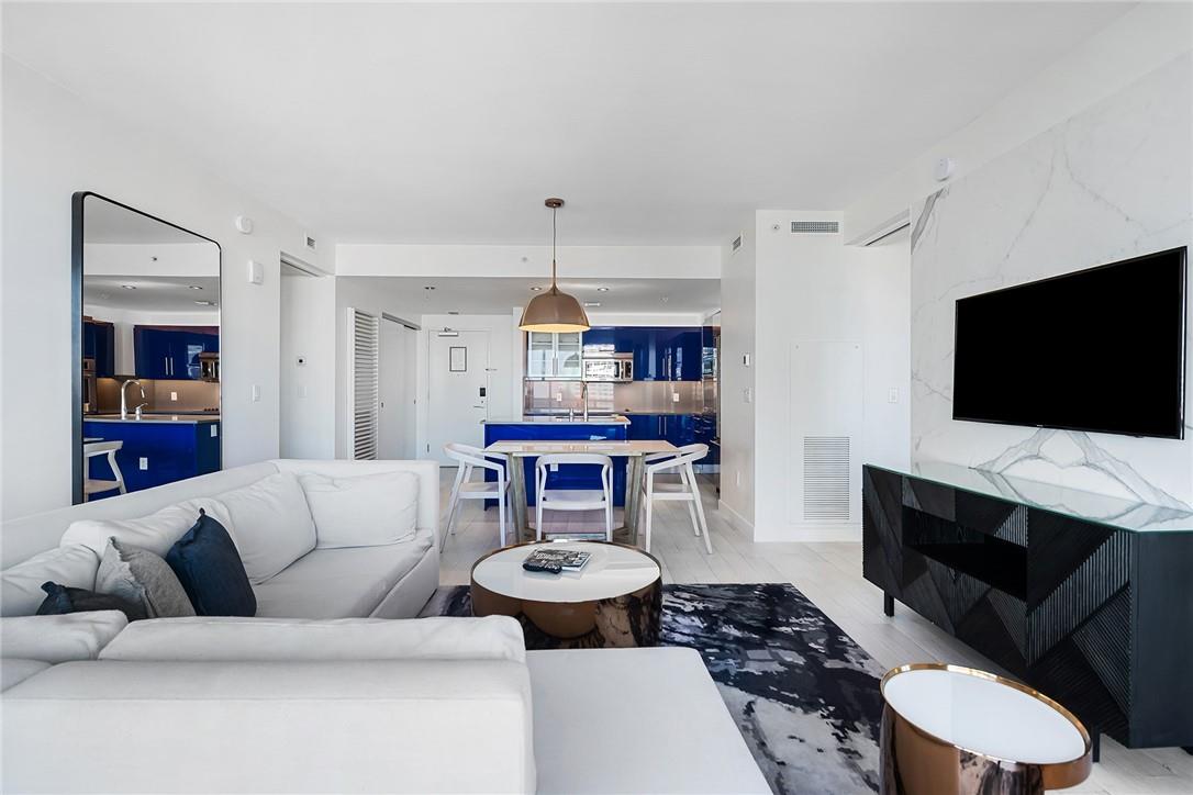 3101 Bayshore 806