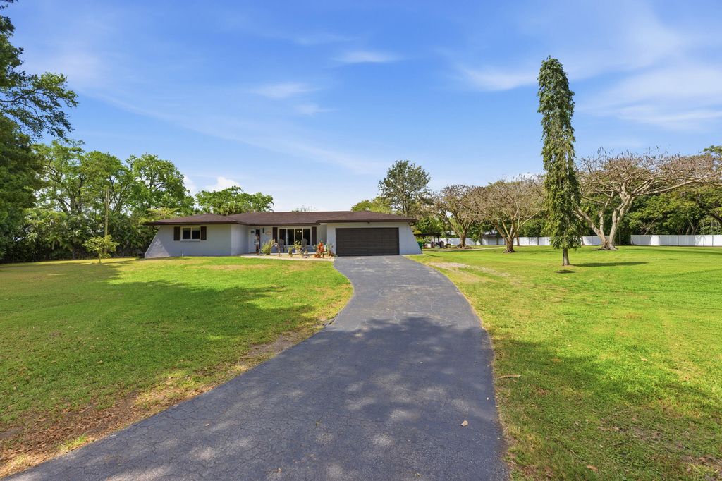 Photo of 14290 SW 31st Court, Davie, FL 33330 (MLS # B26010940)