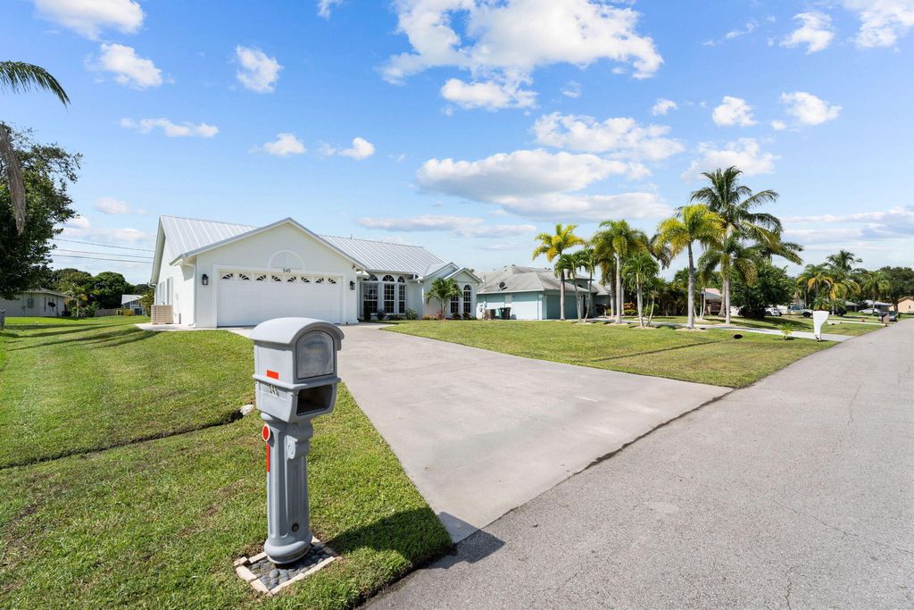 Photo of 545 SE Cliff Road, Port Saint Lucie, FL 34984 (MLS # R11127842)