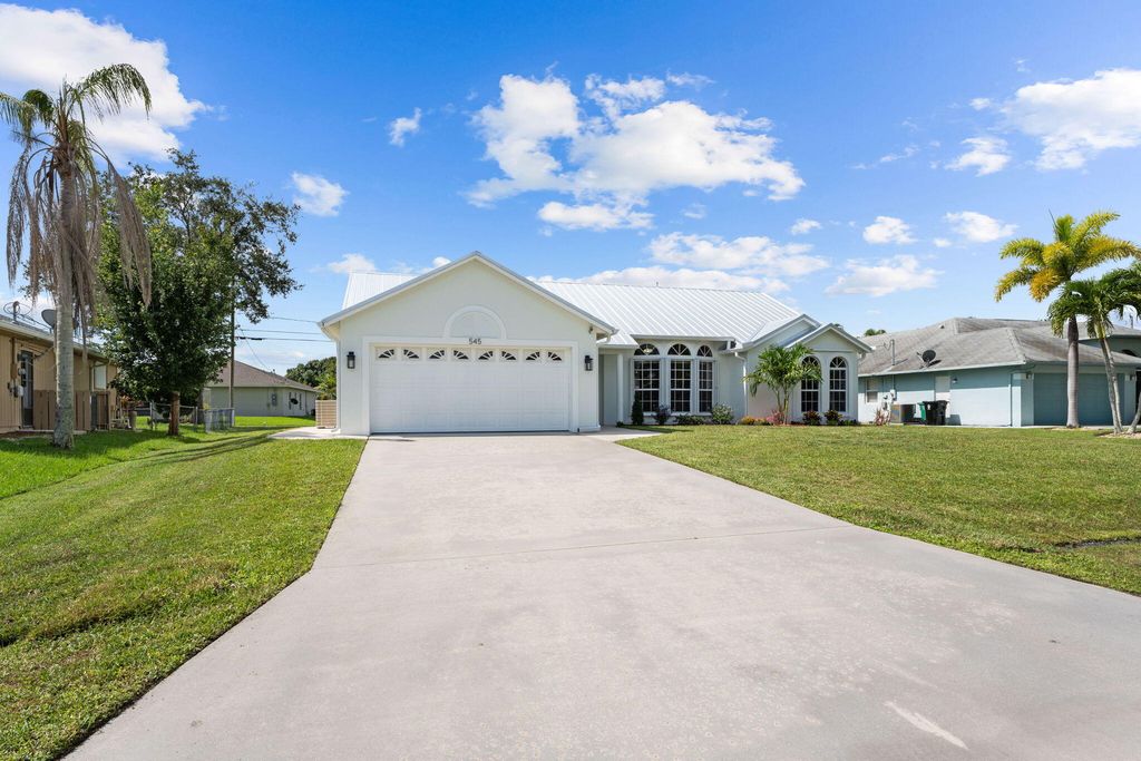 Photo of 545 SE Cliff Road, Port Saint Lucie, FL 34984 (MLS # R11127842)