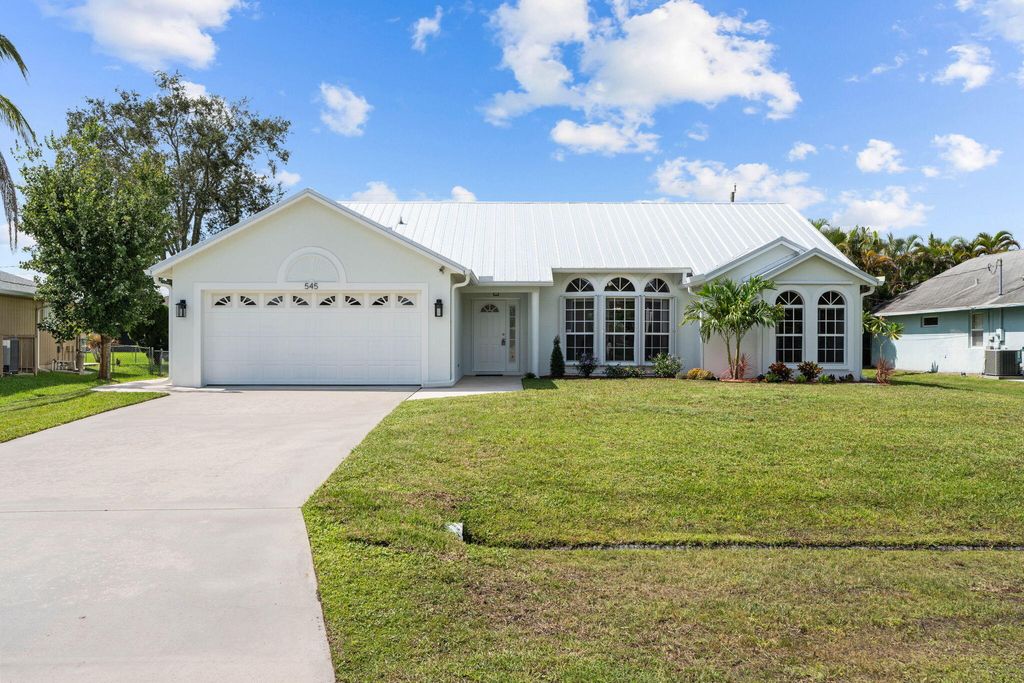 Photo of 545 SE Cliff Road, Port Saint Lucie, FL 34984 (MLS # R11127842)