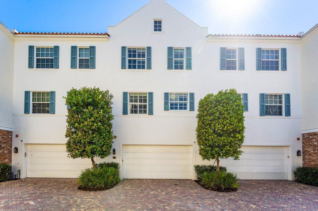 Photo of 373 E Cannery Row Circle, Delray Beach, FL 33444 (MLS # R11159973)