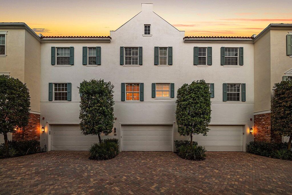 Photo of 373 E Cannery Row Circle, Delray Beach, FL 33444 (MLS # R11159973)