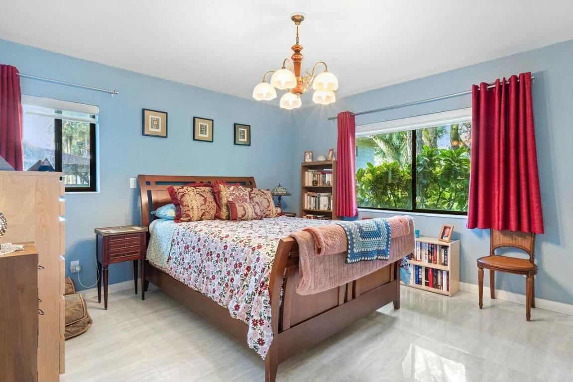 MANOR FOREST COND NO I DECL FILED 11-1-83 IN - Residential Lease