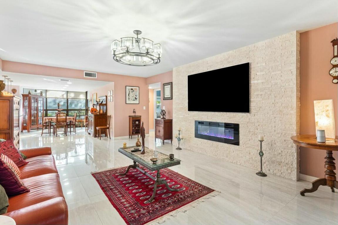 MANOR FOREST COND NO I DECL FILED 11-1-83 IN - Residential Lease