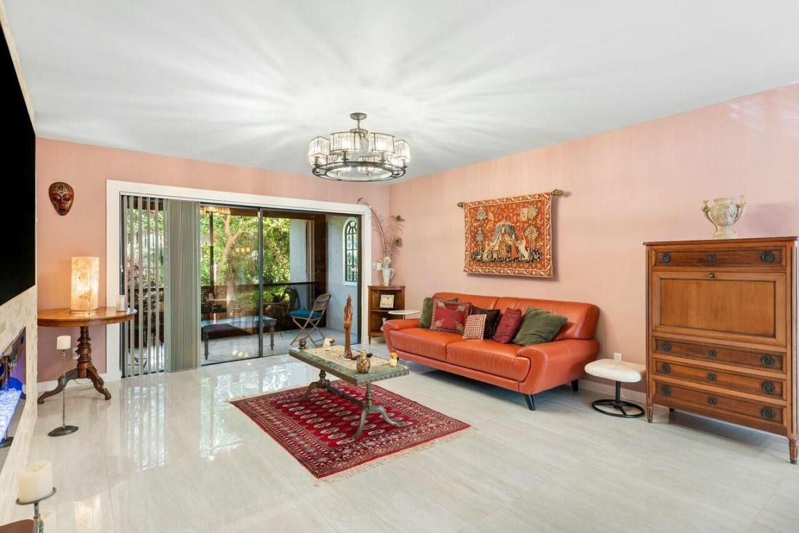 MANOR FOREST COND NO I DECL FILED 11-1-83 IN - Residential Lease