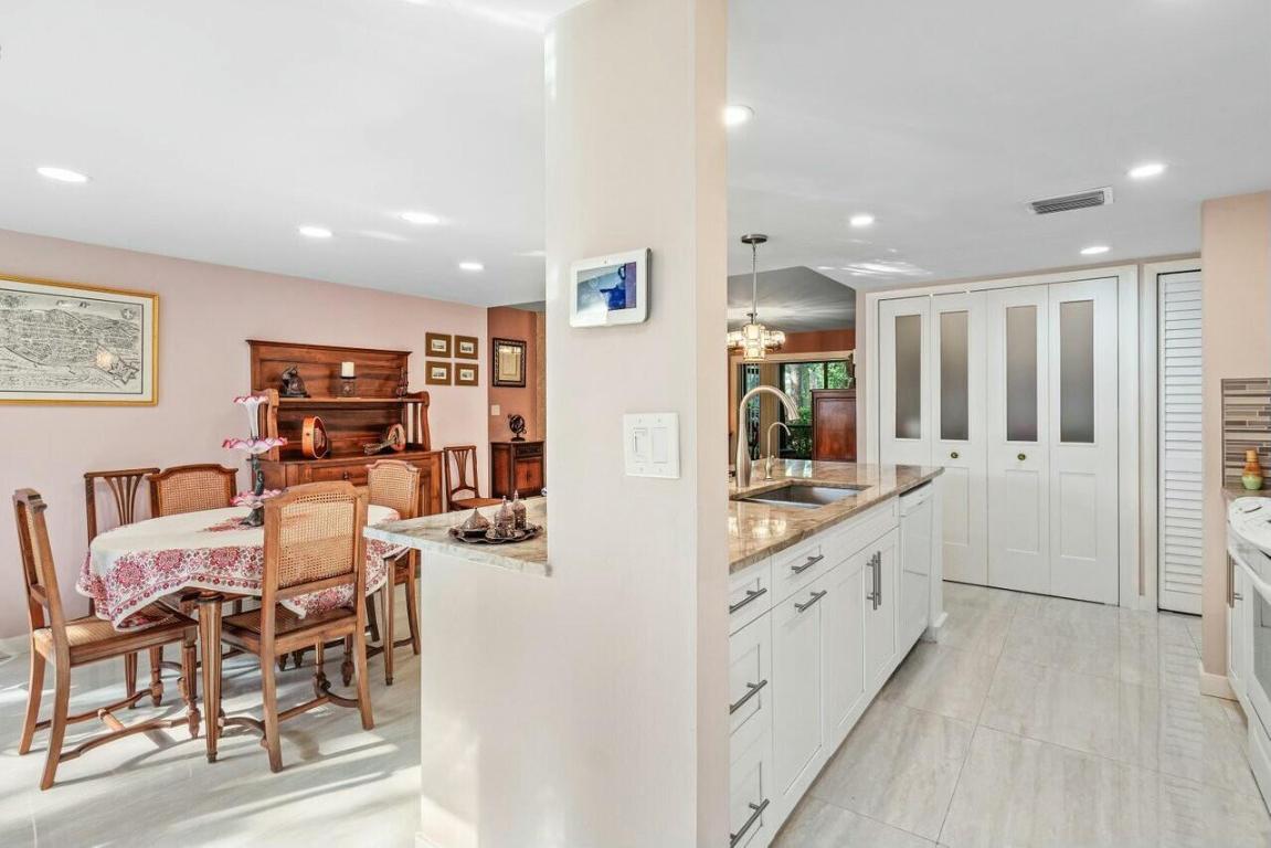 MANOR FOREST COND NO I DECL FILED 11-1-83 IN - Residential Lease