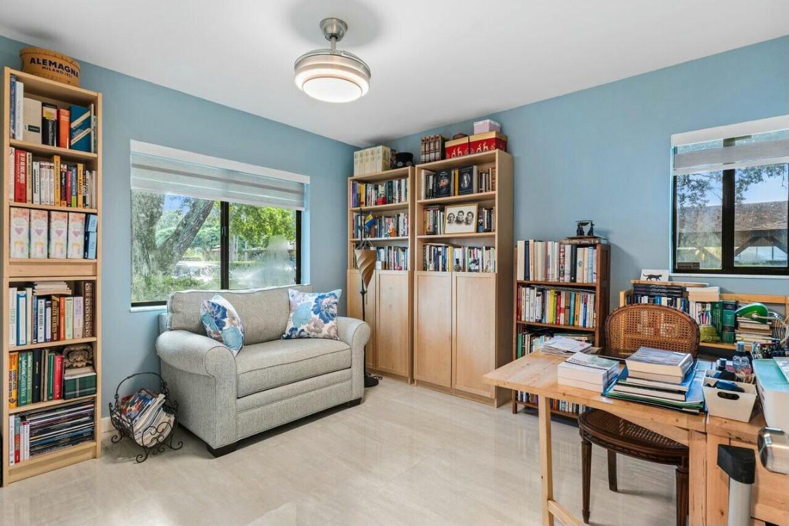 MANOR FOREST COND NO I DECL FILED 11-1-83 IN - Residential Lease