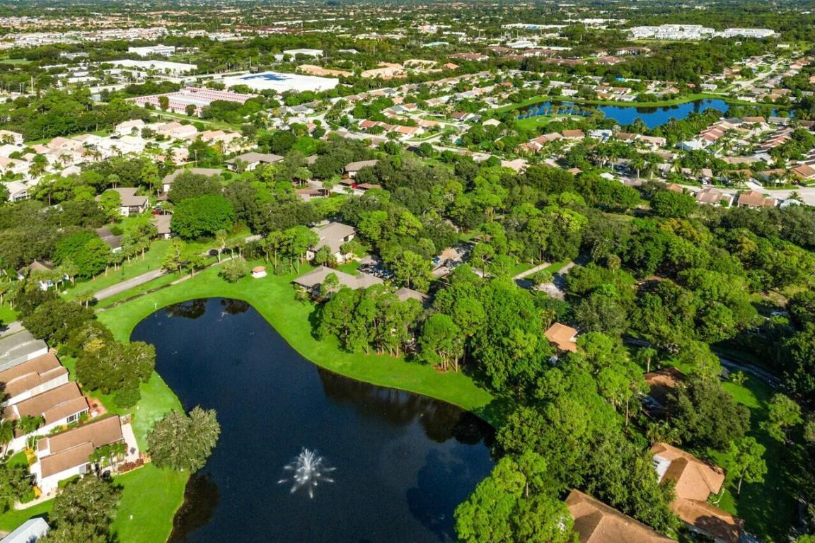 MANOR FOREST COND NO I DECL FILED 11-1-83 IN - Residential Lease