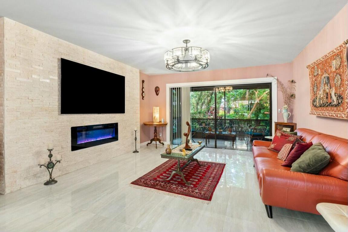 MANOR FOREST COND NO I DECL FILED 11-1-83 IN - Residential Lease