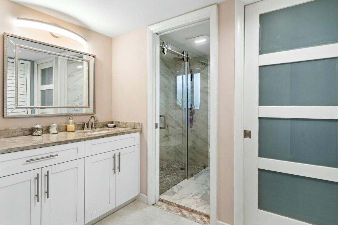 MANOR FOREST COND NO I DECL FILED 11-1-83 IN - Residential Lease