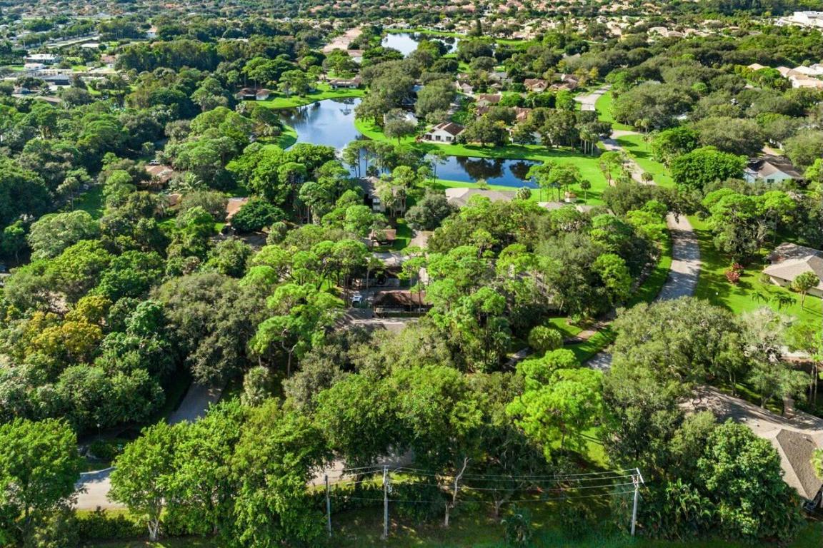 MANOR FOREST COND NO I DECL FILED 11-1-83 IN - Residential Lease