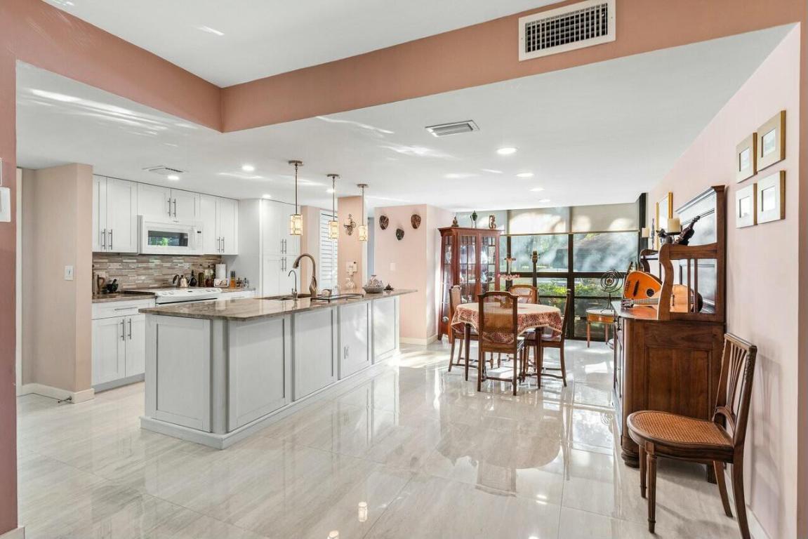 MANOR FOREST COND NO I DECL FILED 11-1-83 IN - Residential Lease