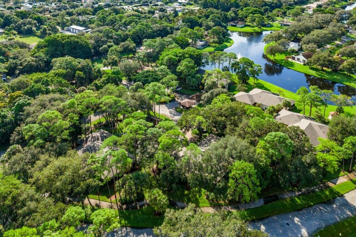 MANOR FOREST COND NO I DECL FILED 11-1-83 IN - Residential Lease