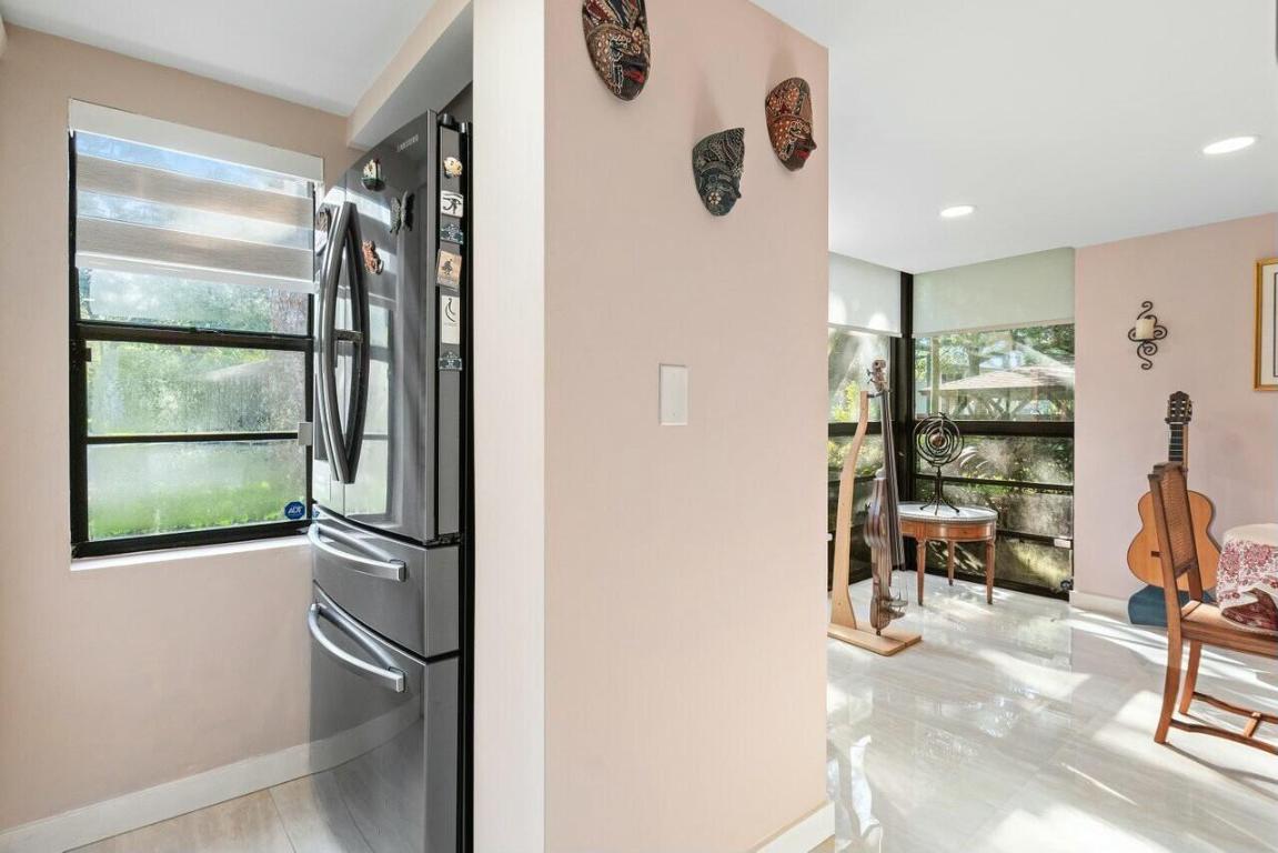 MANOR FOREST COND NO I DECL FILED 11-1-83 IN - Residential Lease