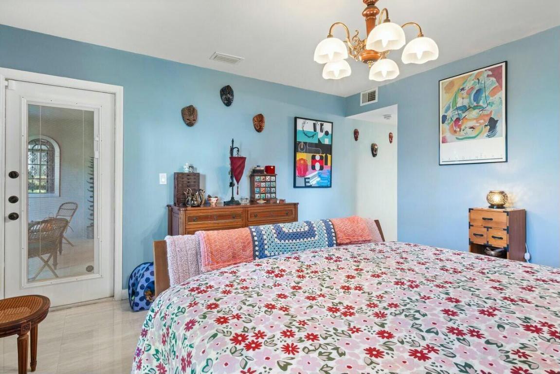 MANOR FOREST COND NO I DECL FILED 11-1-83 IN - Residential Lease