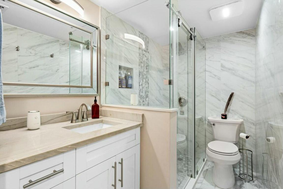 MANOR FOREST COND NO I DECL FILED 11-1-83 IN - Residential Lease