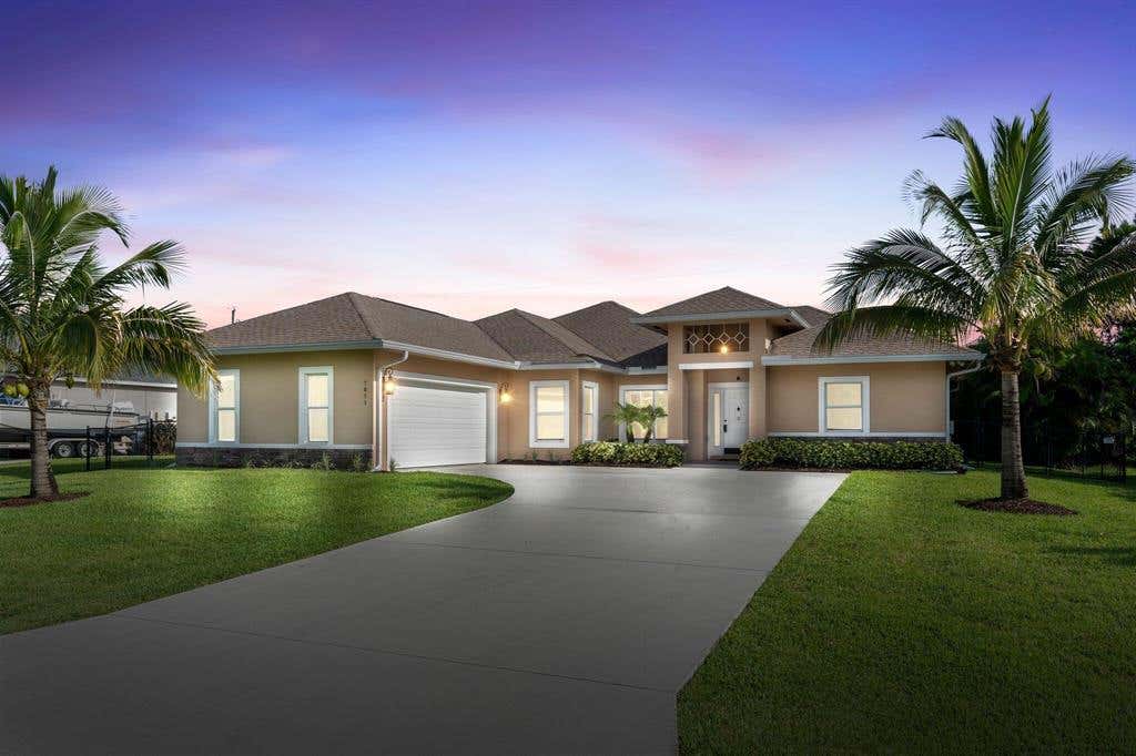 Photo of 1811 SW Inlander Avenue, Port Saint Lucie, FL 34953 (MLS # R10732227)