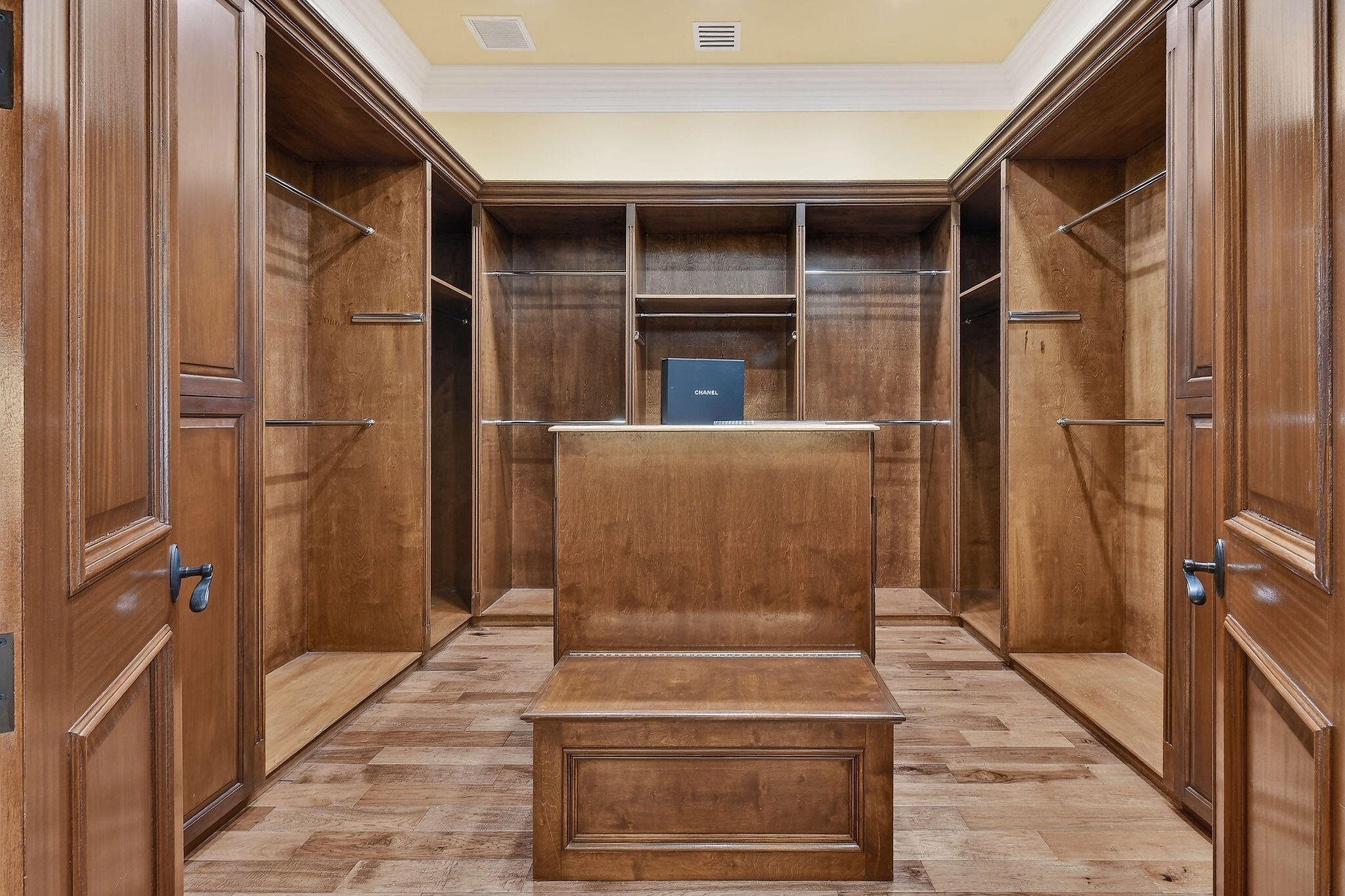 ADMIRALS COVE - Residential