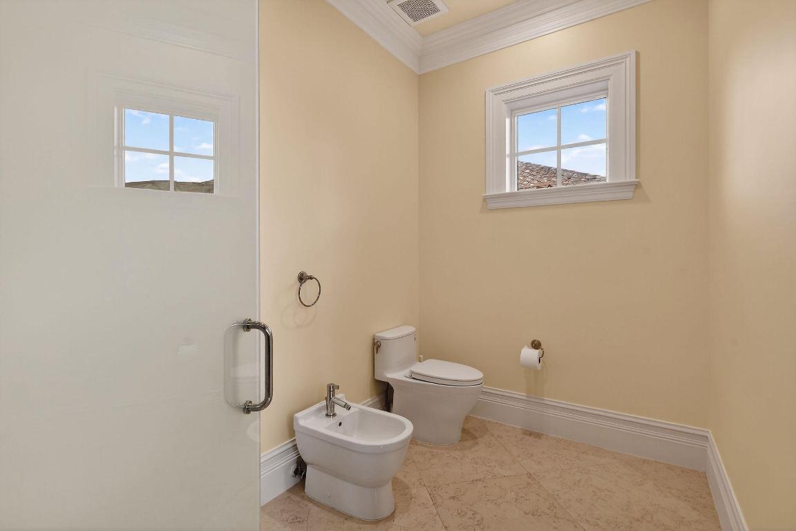 ADMIRALS COVE - Residential