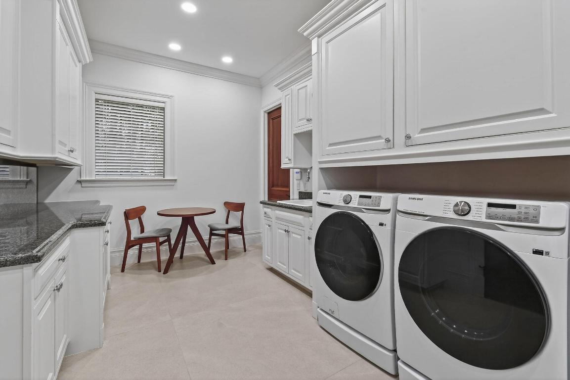 ADMIRALS COVE - Residential