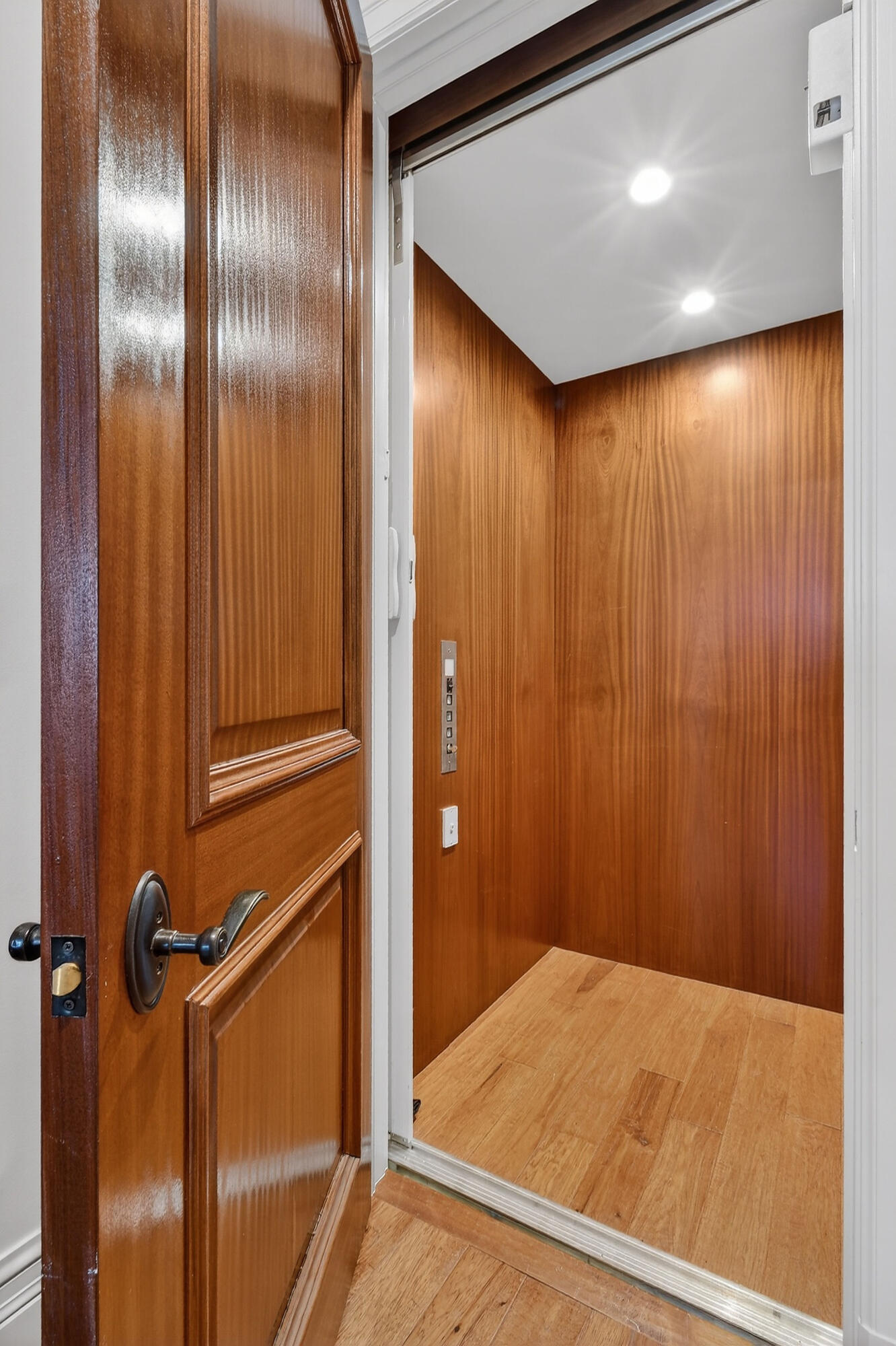 ADMIRALS COVE - Residential