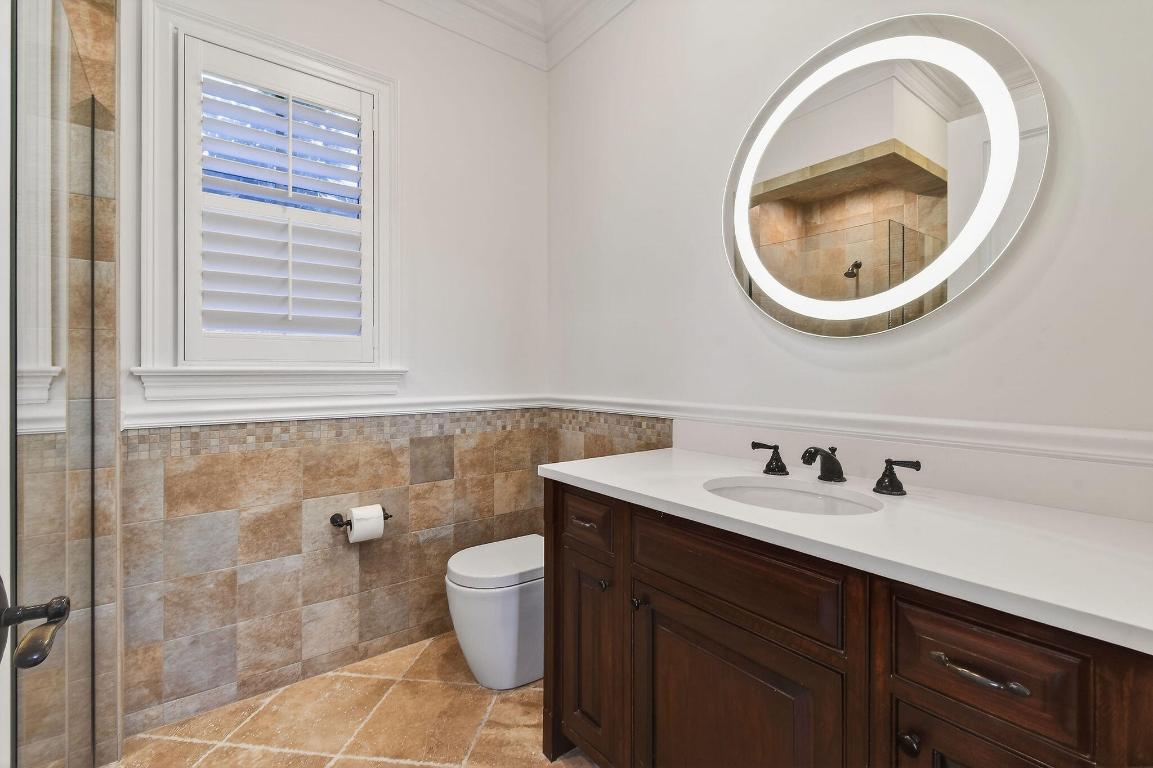 ADMIRALS COVE - Residential