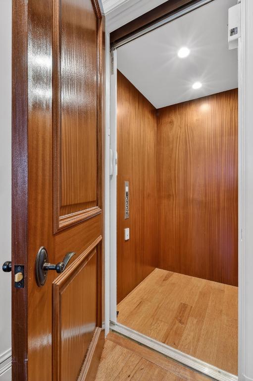 ADMIRALS COVE - Residential